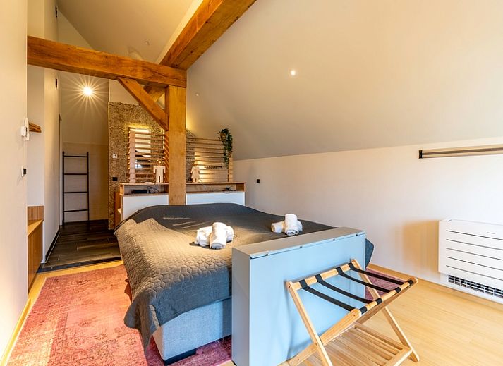 Cozy living room of Villa 191 with Hot tub in De Koog, Texel, with fireplace and views of nature.