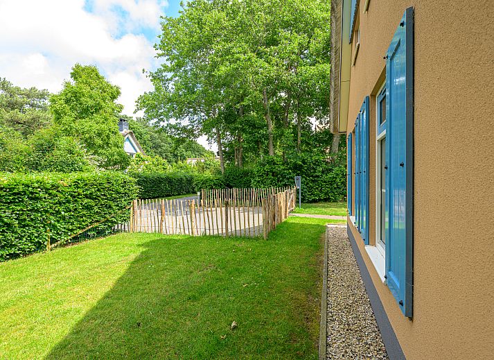 Freistehendes Haus in De Koog auf Texel, umgeben von viel Grn und mit einer groen Terrasse, ideal fr einen erholsamen Aufenthalt auf den Watteninseln.