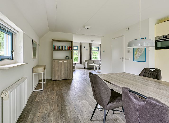 Freistehendes Haus in De Koog auf Texel, umgeben von viel Grn und mit einer groen Terrasse, ideal fr einen erholsamen Aufenthalt auf den Watteninseln.