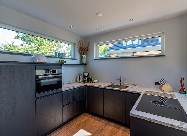 Geniet van de zon in de tuin van vakantiehuis Grutto 16 in De Koog, Texel. Perfecte plek voor ontspanning op de Waddeneilanden.