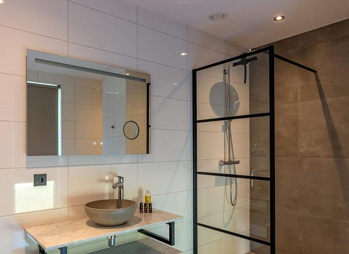 Vakantiehuis Grutto 16 in De Koog, Texel met ruime tuin en moderne architectuur op de Waddeneilanden.