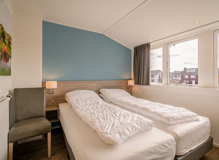 Cozy living room of De Bosruiter, vacation home in De Koog, Texel with comfortable sofa and decorations.