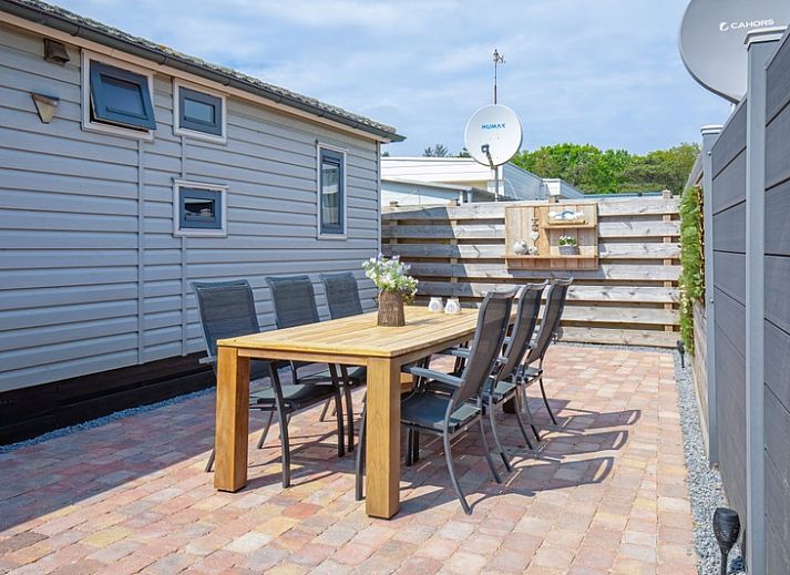 Chalet Bregkoog 88 op Texel heeft een uitnodigende entree met een schilderachtig uitzicht in Chaletpark Bregkoog, De Koog.