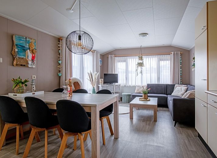 Ruim terras bij Chalet Bregkoog 88 in De Koog, Texel, ideaal voor ontspanning op het Chaletpark Bregkoog.