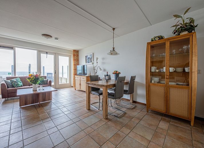 Luchtfoto van Resort De Buteriggel - Appartement 1 aan het strand van De Koog, Texel, Waddeneilanden.