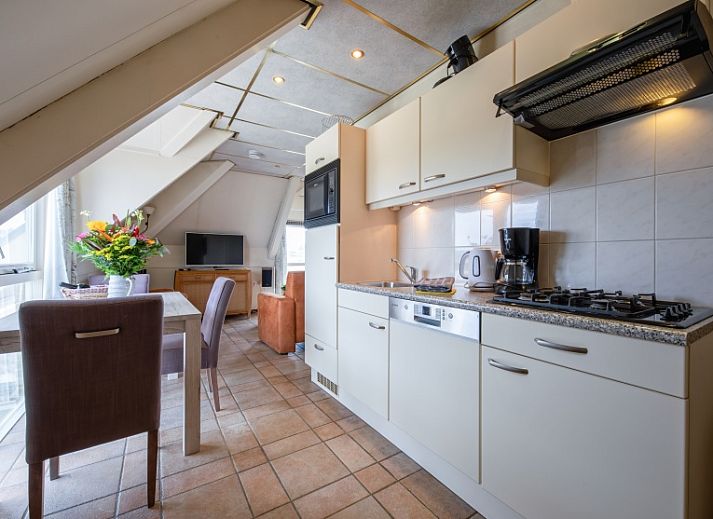 Luftaufnahme von Resort De Buteriggel - Apartment 0 in De Koog, Texel, mit Blick auf den Strand und das Meer.