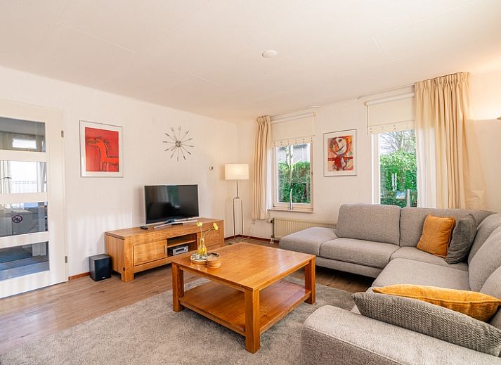 Vacation home Honeysuckle 61 with spacious garden in De Koog, Texel, Wadden Islands.