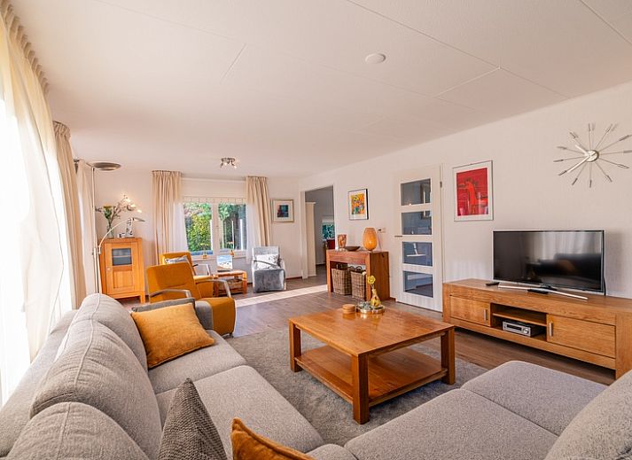 Vacation home Honeysuckle 61 with spacious garden in De Koog, Texel, Wadden Islands.