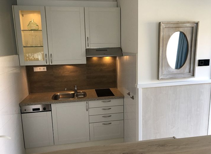 Gezellige slaapkamer in Appartement Duinzee Texel, De Koog, met comfortabel bed en stijlvolle inrichting.