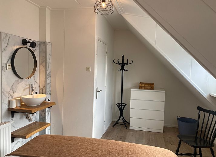 Vakantiehuis Windlust in De Koog Texel met zonnig terras en groene tuin.