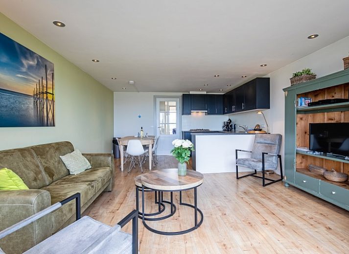 Geniet van het terras met zeezicht bij Appartement - 4-persoons (0034) in De Koog, Texel, ideaal voor ontspanning.