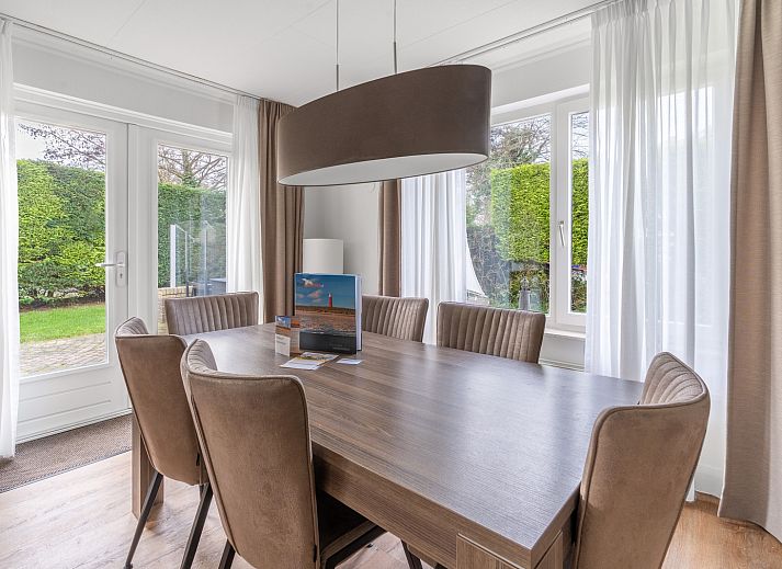 Cozy terrace at Holiday home Honeysuckle 49 in De Koog Texel, perfect for outdoor activities on the Wadden Islands.