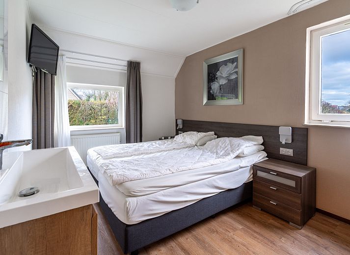 Cozy terrace at Holiday home Honeysuckle 49 in De Koog Texel, perfect for outdoor activities on the Wadden Islands.