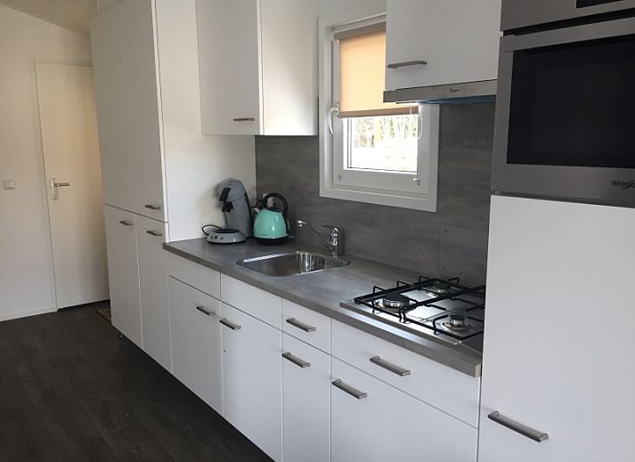 Chalet Bregkoog 224 in De Koog, Texel mit sonnigem Garten und modernem Aussehen.