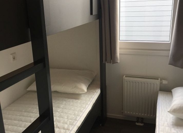 Chalet Bregkoog 224 in De Koog, Texel mit sonnigem Garten und modernem Aussehen.