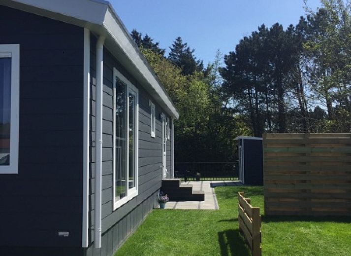 Stilvolle Kueche im Chalet Bregkoog 224, De Koog, Texel, mit modernen Geraeten.