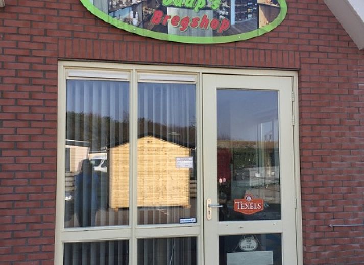 Stilvolle Kueche im Chalet Bregkoog 224, De Koog, Texel, mit modernen Geraeten.