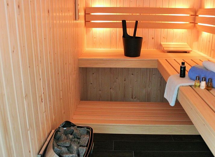 Moderne keuken en eetruimte in 6 Pers.Landhuis de Luxe Eldorado Texel, De Koog.