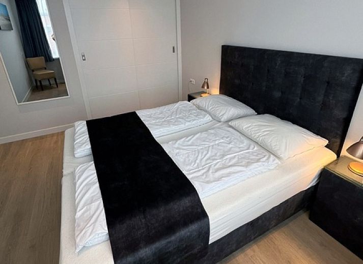 Gezellige eetruimte in Vakantiehuis Duinzee Texel, De Koog, met stijlvolle inrichting en natuurlijk licht.