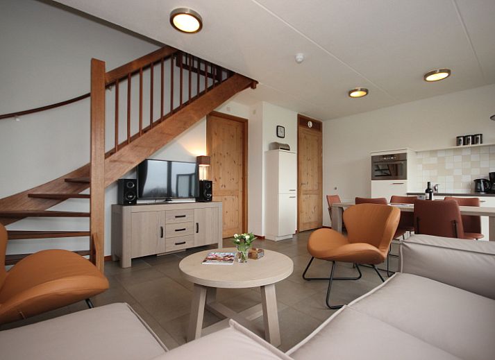 Vakantiehuis in De Koog, Texel met charmante daken en ruime terrassen, ideaal voor een ontspannen verblijf op de Waddeneilanden.