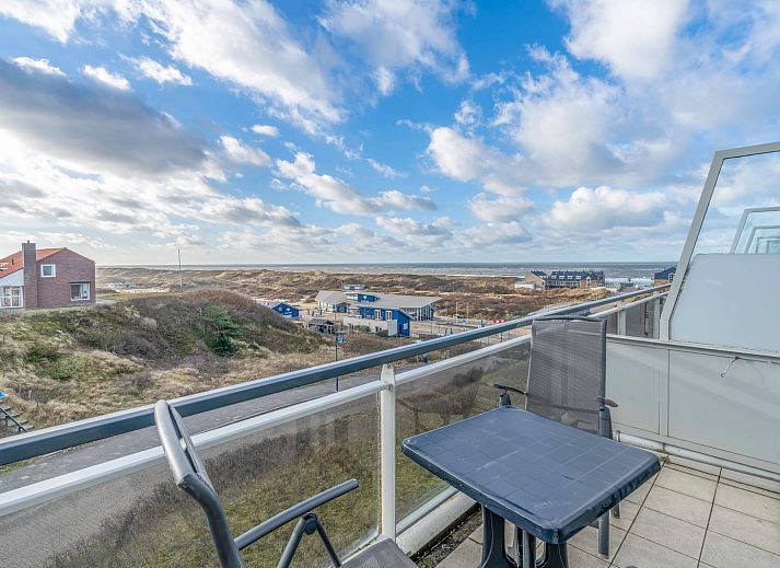 Sitzecke mit Blick auf die Natur im Appartement Juliana 142 Insel- und Meerblick, De Koog, Texel.