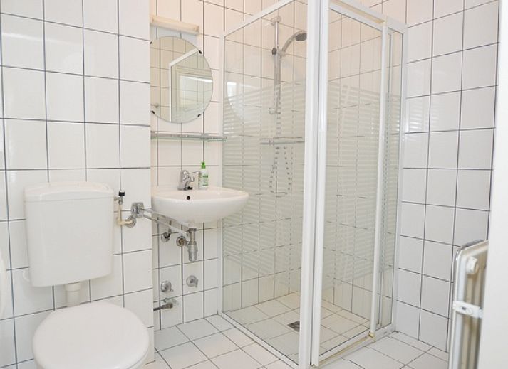 Geraeumiger Wohn- und Essbereich im Apartment Kerckeland 126, De Koog, Texel mit moderner Einrichtung.