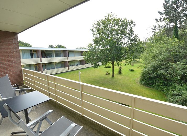 Helles Wohnzimmer mit Aussicht im Appartement Kerckeland 126 auf Texel.