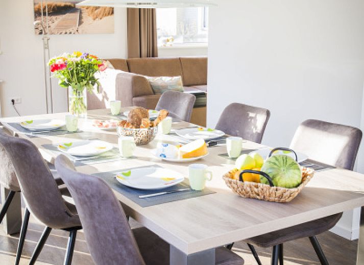 Voorzijde van Stappeland - IJsvogel vakantiewoning in De Koog Texel met oprit.