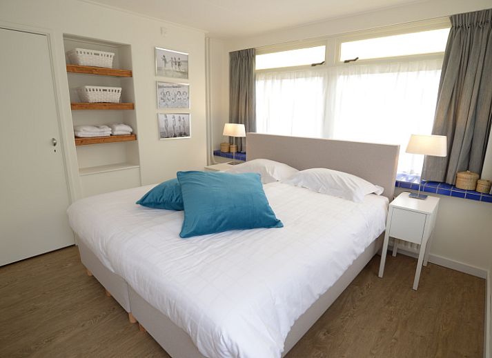 Gezellige woonkamer in Grand Hotel Opduin - Vakantiewoning B, De Koog, Texel met uitzicht op de natuur.