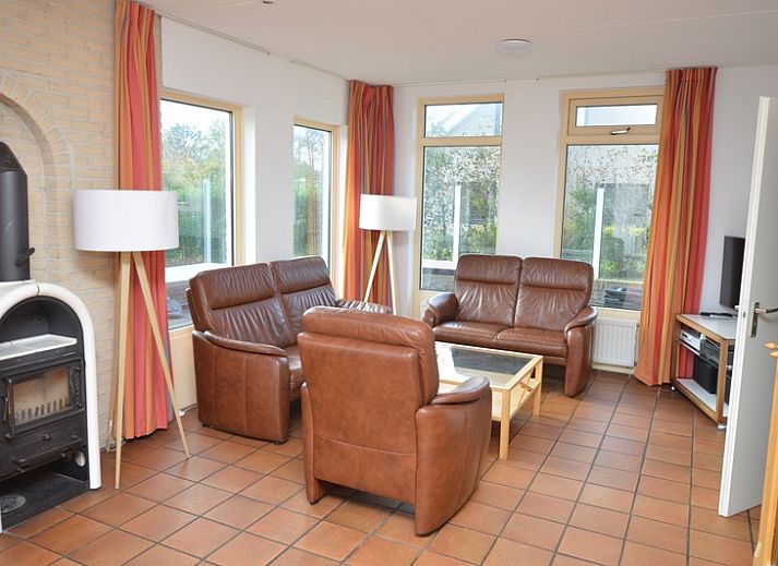 Vakantiehuis Stappeland 199 in De Koog, Texel met ruime tuin en terras voor ontspanning.