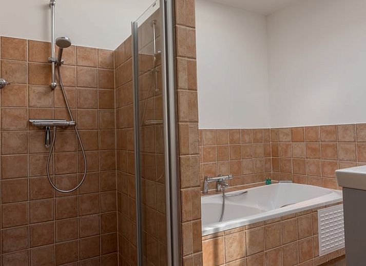 Moderne buitenkant van vakantiehuisje in De Koog, Texel, Waddeneilanden.