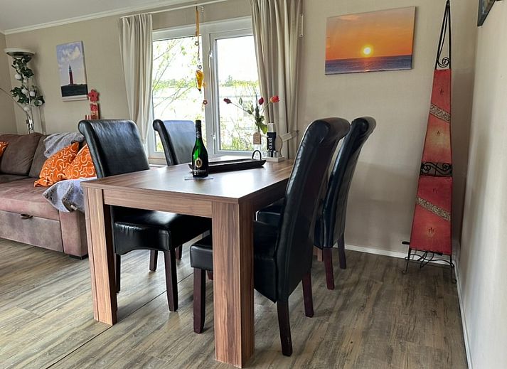 Chaletpark Bregkoog - Bregkoog chalet 214 in De Koog, Texel biedt een charmant vakantiehuis met tuin en terras in een rustige omgeving.