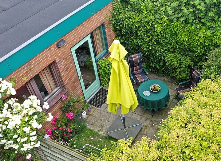 Gezellige woonkamer van Schanulleke, vakantiehuis in De Koog, Texel met comfortabele zitruimte en eethoek.