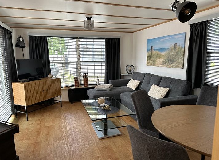 Chaletpark Bregkoog - Chalet Bregkoog 53 in De Koog, Texel met ruime buitenruimte en zonnig terras.