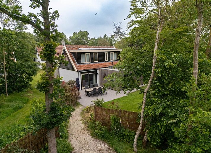 Landgoed Springtij - Stulpje Ferienhaus in De Koog, Texel mit sonniger Terrasse und gruener Umgebung.