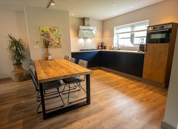 Landgoed Springtij - Stulpje Ferienhaus in De Koog, Texel mit sonniger Terrasse und gruener Umgebung.