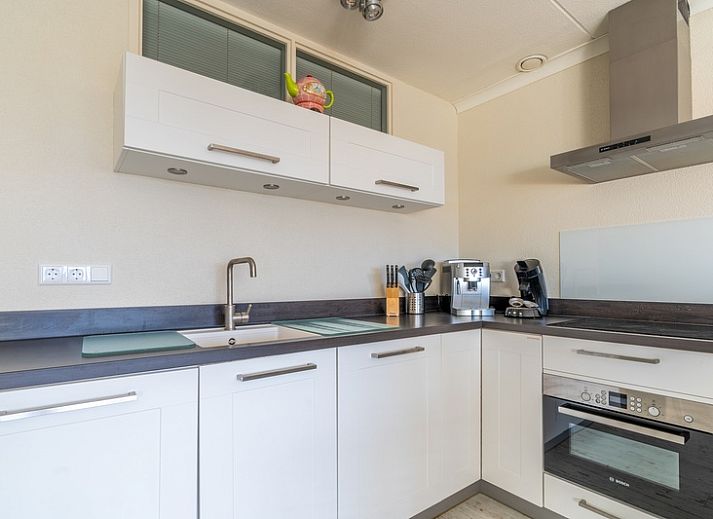 Stilvolle Sitzecke im Apartment Juliana 148 Island and Sea View, De Koog, Texel mit Blick auf die Watteninseln.