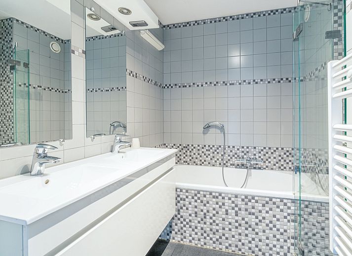 Stilvolle Sitzecke im Apartment Juliana 148 Island and Sea View, De Koog, Texel mit Blick auf die Watteninseln.