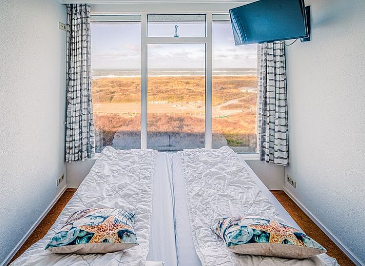 Lichte zithoek met uitzicht op de duinen in Appartement Juliana 164 Zeezicht, De Koog, Texel.