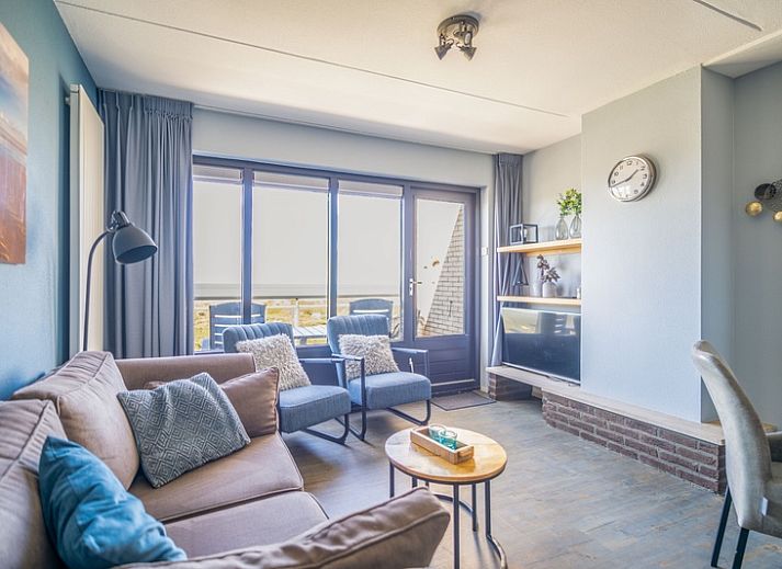 Gezellige woonkamer in Appartement Juliana 156 Zeezicht, De Koog, Texel, met prachtig uitzicht op de zee.