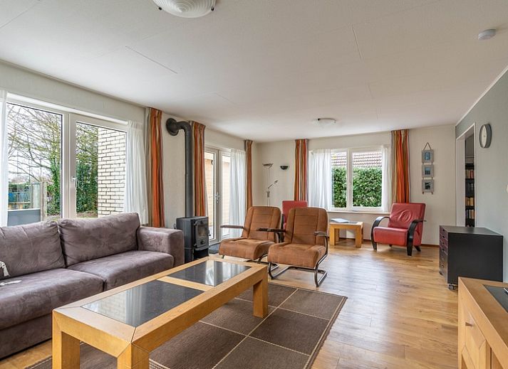 Gezellig terras van Vakantiehuis Kamperfoelie 43 met sauna in De Koog, Texel, ideaal voor ontspanning.