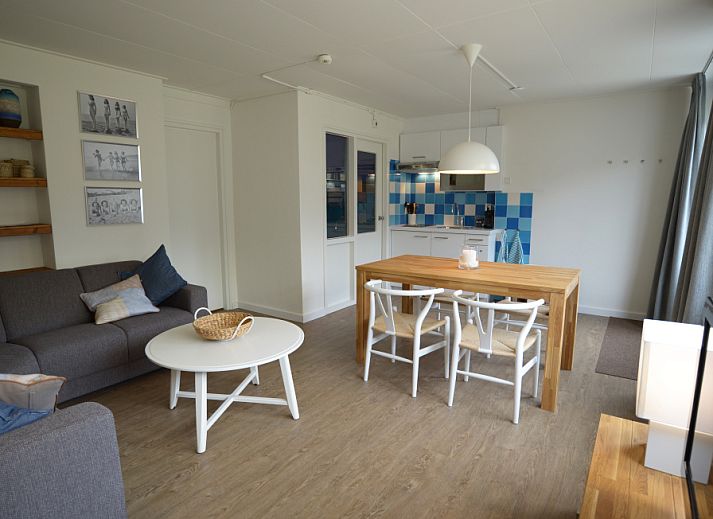 Moderne keuken en eetruimte in Grand Hotel Opduin - Vakantiewoning C, De Koog, Texel. Gezellig vakantiehuis op de Waddeneilanden.