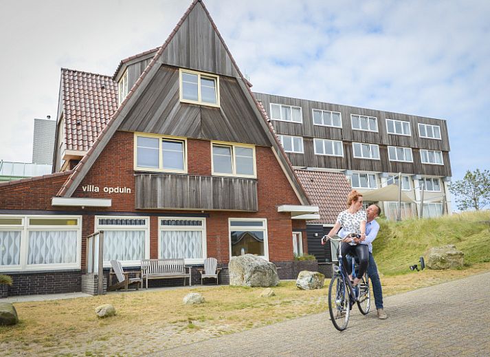 Moderne keuken en eetruimte in Grand Hotel Opduin - Vakantiewoning C, De Koog, Texel. Gezellig vakantiehuis op de Waddeneilanden.