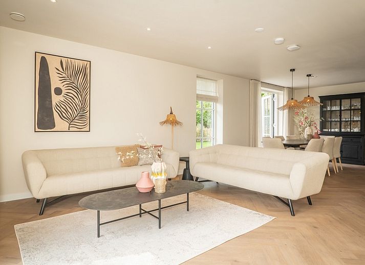 Villa 25a in De Koog, Texel met rieten dak en ruime tuin, ideaal vakantiehuis op de Waddeneilanden.