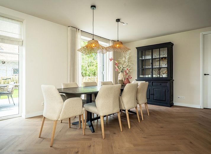 Vakantiehuis Villa 25a, De Koog, Texel met terras en groene omgeving op de Waddeneilanden.