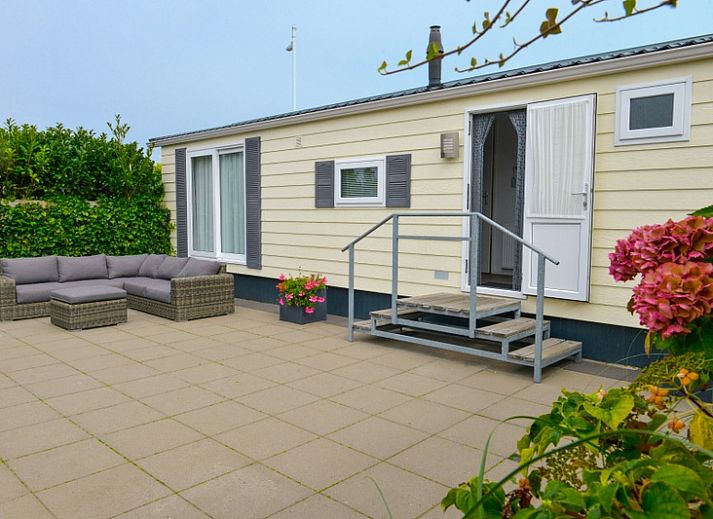 Chaletpark Bregkoog - Chalet Bregkoog 138 'Sinne' in De Koog, Texel met zonnig terras en comfortabele zitplek.