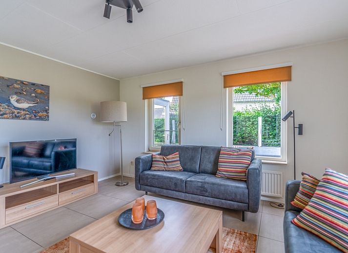 Vakantiehuis Kamperfoelie 69 met sauna, gelegen aan het water in De Koog, Texel. Geniet van de serene natuur van de Waddeneilanden.