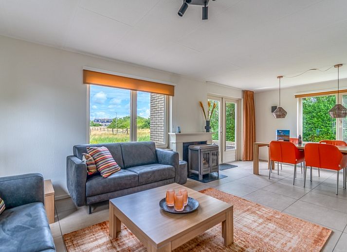 Ruime oprit van Vakantiehuis Kamperfoelie 69 in De Koog, Texel. Perfecte toegang tot deze comfortabele vakantiewoning op de Waddeneilanden.