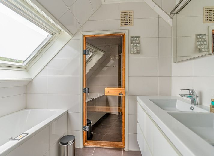 Gezellige woonkamer van Vakantiehuis Kamperfoelie 69 in De Koog, Texel. Ontspan in deze comfortabele ruimte op de Waddeneilanden.
