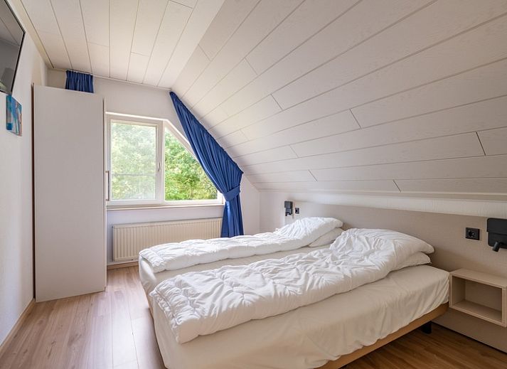Gezellige woonkamer van Vakantiehuis Kamperfoelie 89 in De Koog Texel met comfortabele zitplaatsen en veel lichtinval.